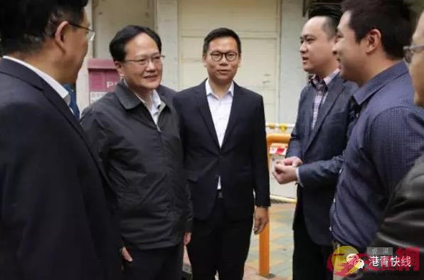 中联办副主任陈冬（左二）走访新界青年联会（中联办网站）