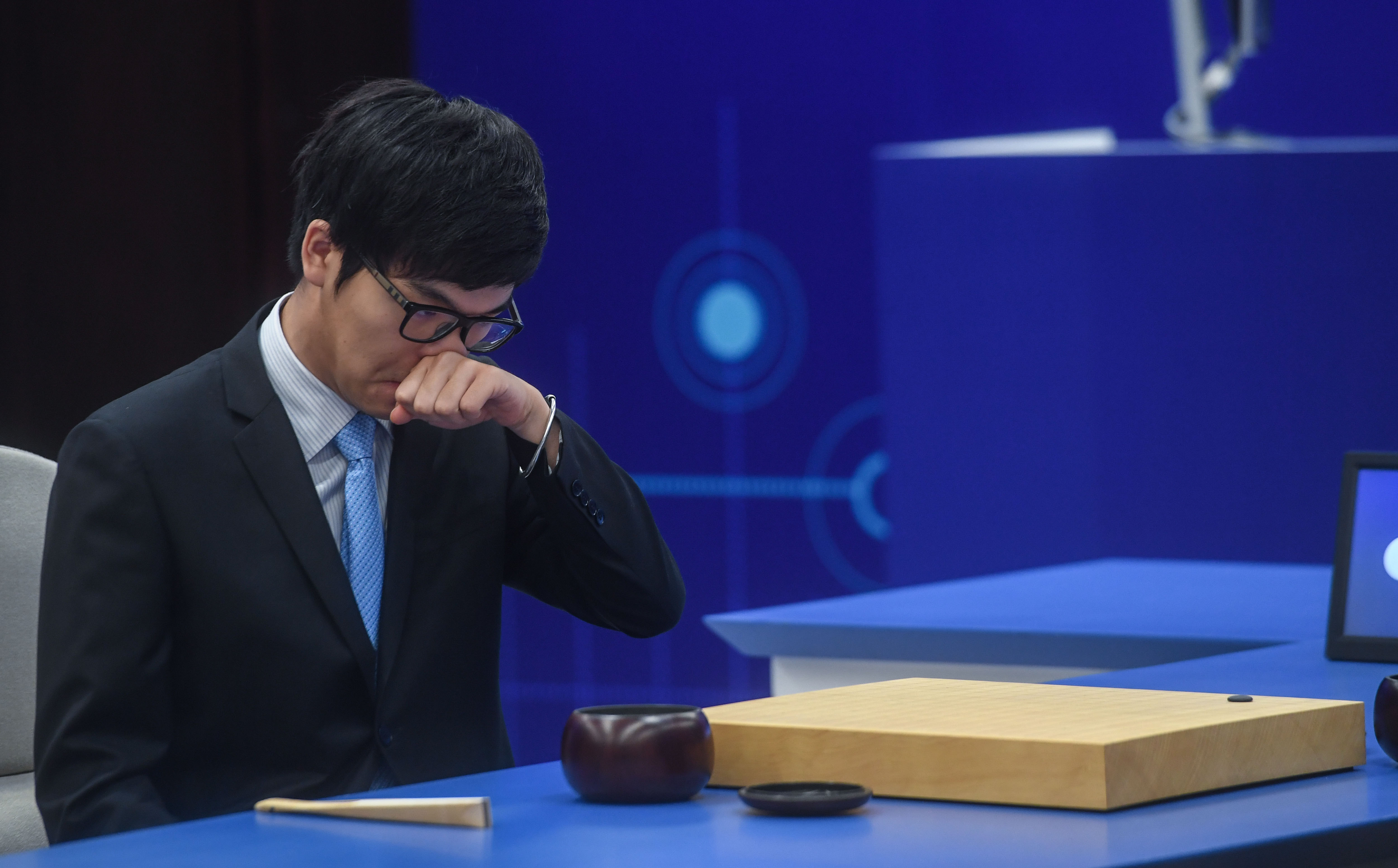 「人机大战」第二局:柯洁中盘认输 AlphaGo二连胜  - 香港文汇网