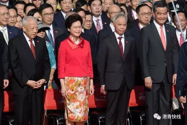 7月1日，董建华、梁振英、林郑月娥等嘉宾出席纪念香港回归祖国20周年升旗仪式(政府新闻处)