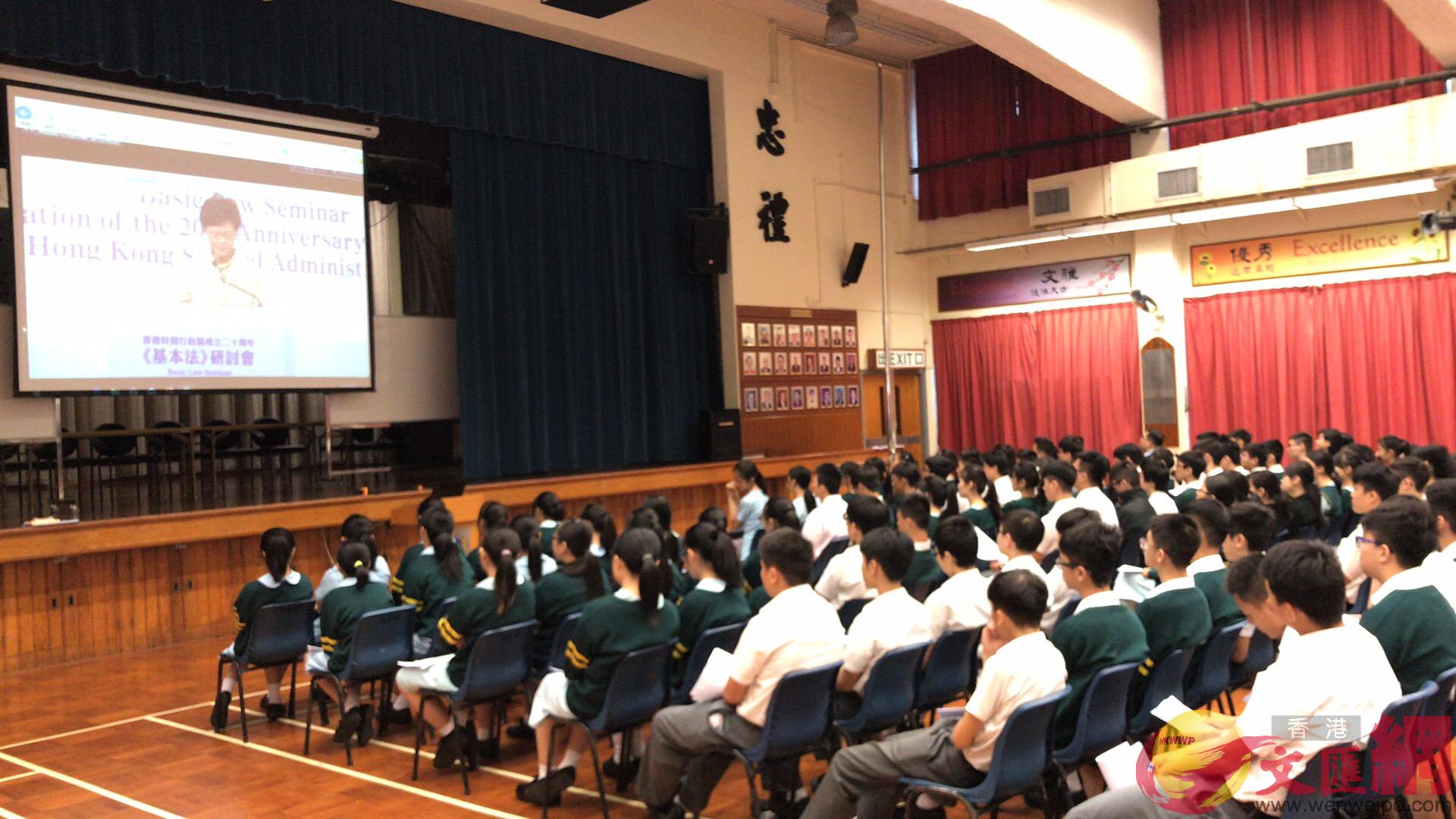 香港狮子会中学师生收看特首林郑月娥在基本法研讨会中的开幕致辞（大公文汇全媒体记者陈严浩摄）