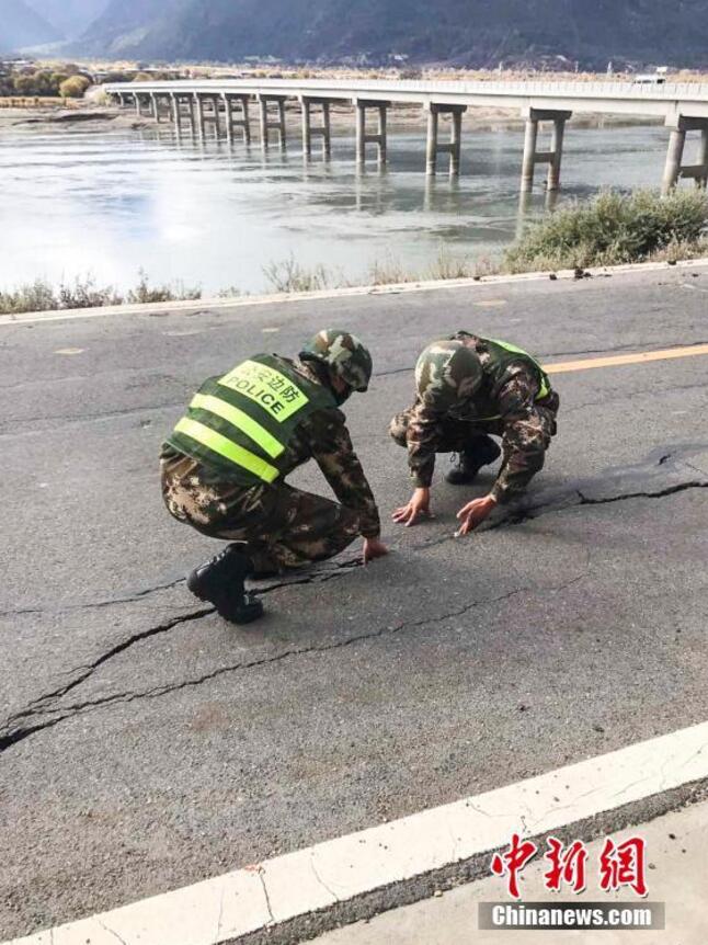 西藏林芝市米林县发生6.9级地震 公路出现裂缝（中新网）