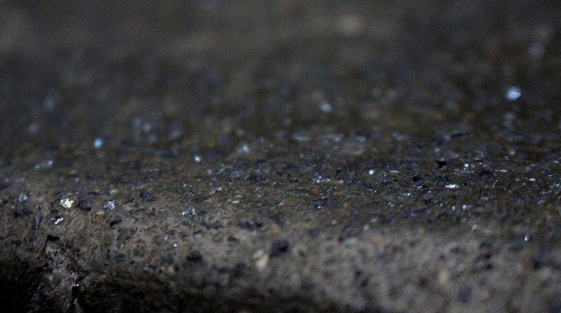 經鑒定，城牆和建築中所含的絕大多數鑽石的直徑都小於0.2毫米，肉眼幾乎不可見(BBC網站)