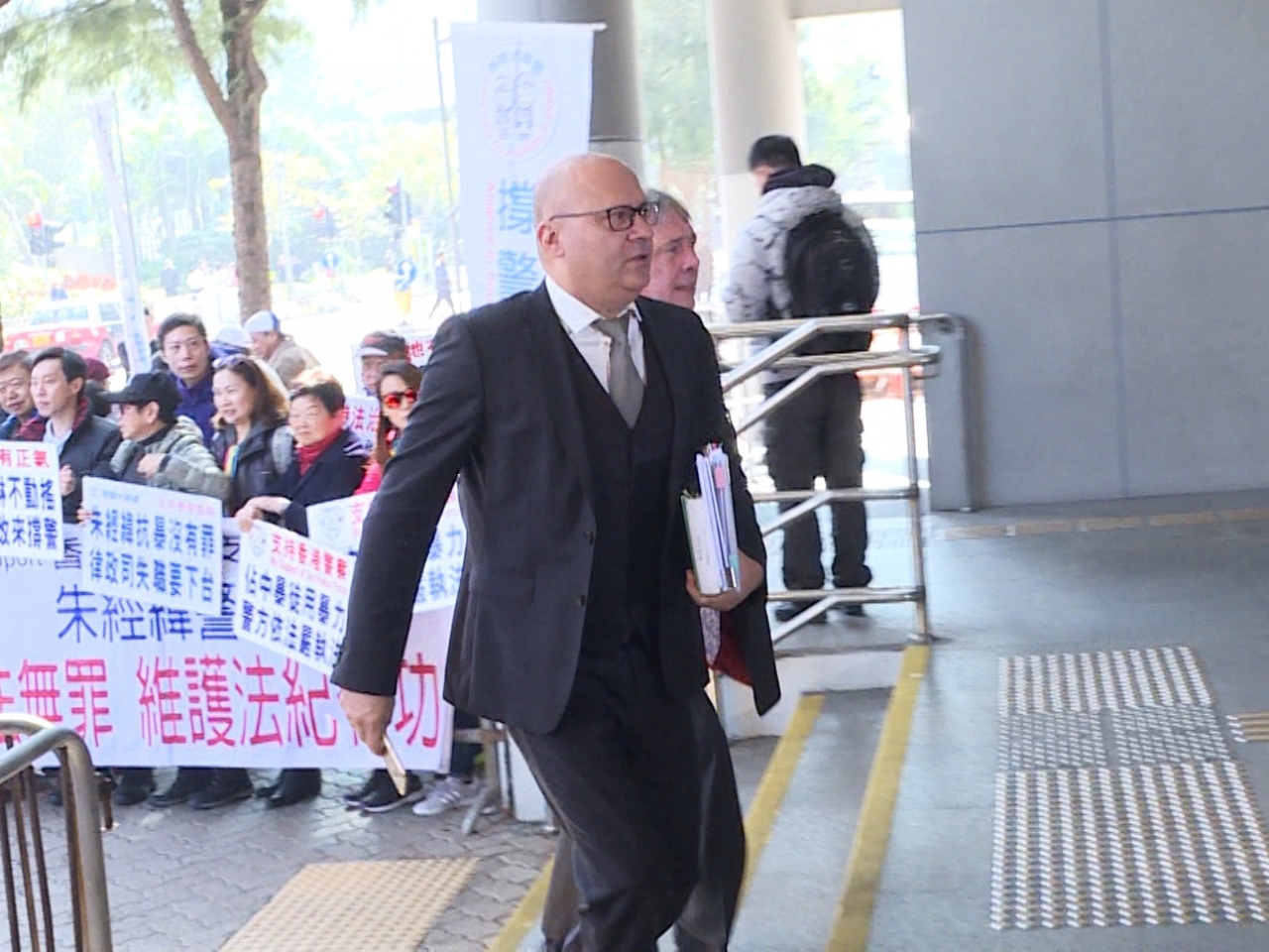 �^���o�e�W40�ʨD���H�A����������ĵ�ȤH�����g�A�����g�n�bĵ���u�@�u�}�C�]��x�Ϥ��^