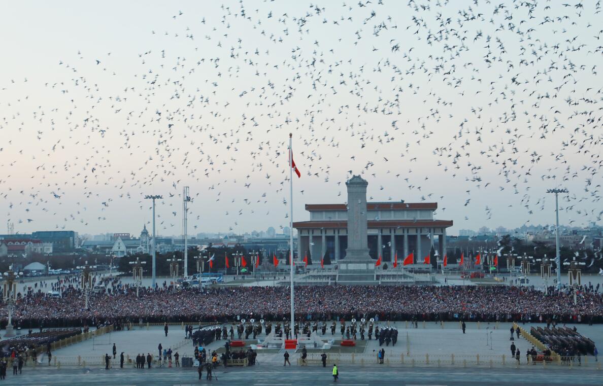 人民解放軍首次執行天安門廣場升國旗任務