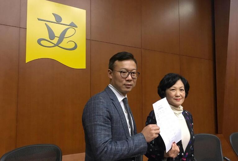 葉劉淑儀（右）表示，目標希望在暑假立法會休會前完成審議。