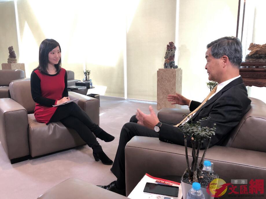 全國政協副主席、香港前特首梁振英接受鳳凰衛視記者黃芷淵訪問。