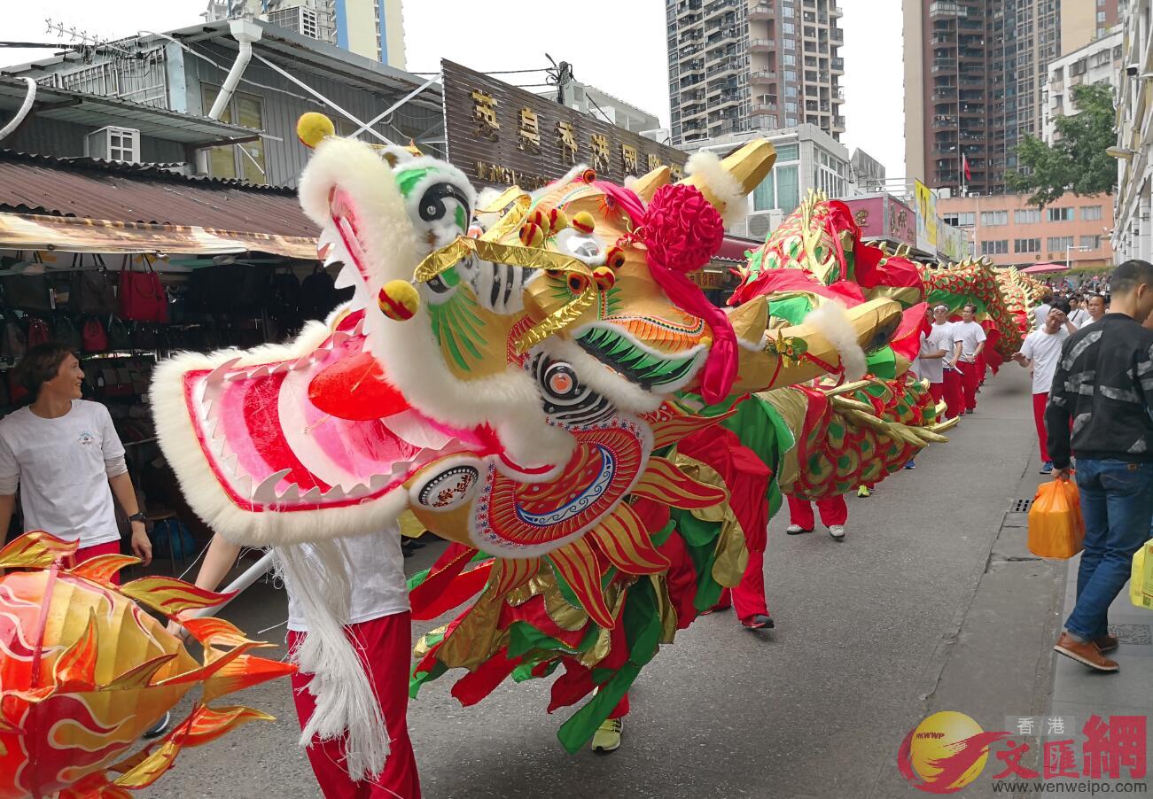 首届中英街文化节开幕 鱼灯舞麒麟舞醒狮等非遗展演吸引深港居民齐聚