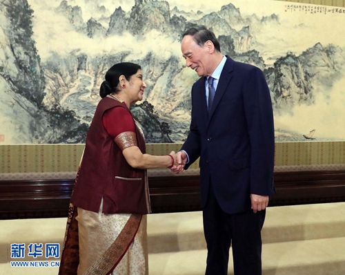 4月23日，國家副主席王岐山在北京中南海會見印度外長斯瓦拉傑。新華社