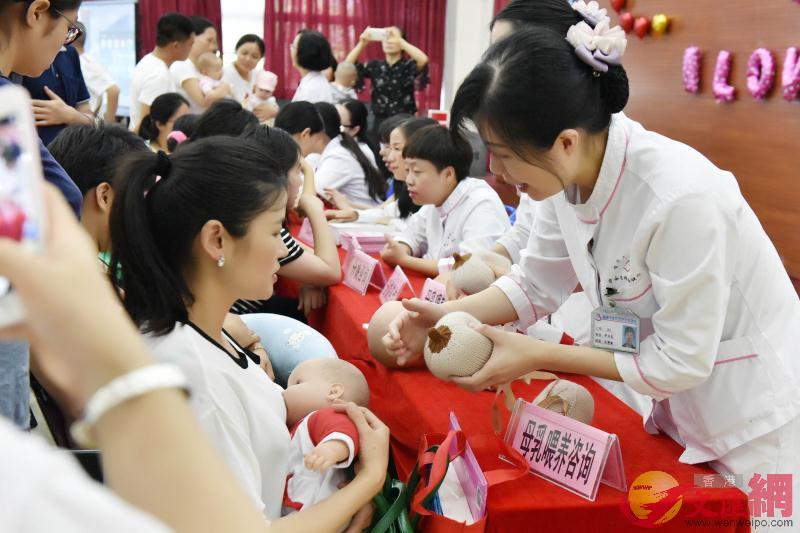「全國母乳餵養宣傳日」活動在深圳舉行（記者 郭若溪 攝）