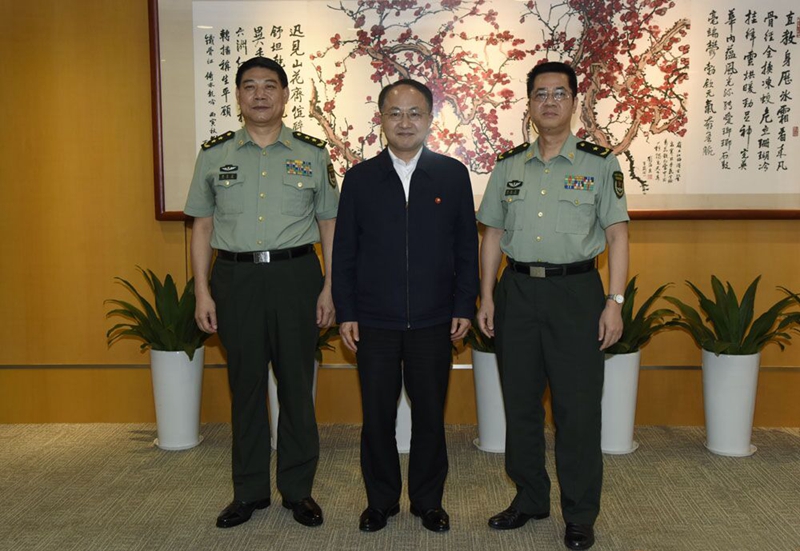 王志民主任會見駐港部隊司令員譚本宏、政委蔡永中。