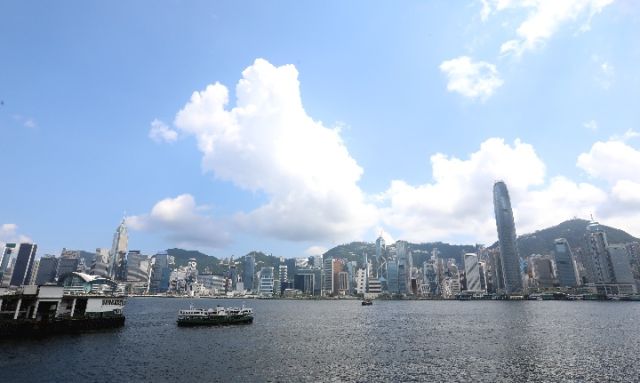 天星小輪航行在香港維多利亞灣(6月27日攝)。