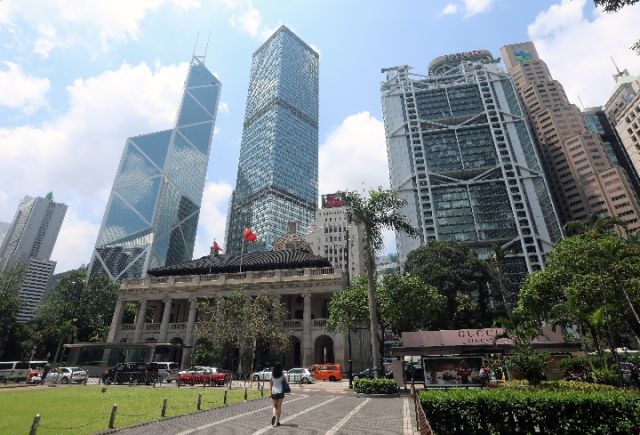 這是5月24日拍攝的香港中環一帶的高樓大廈。