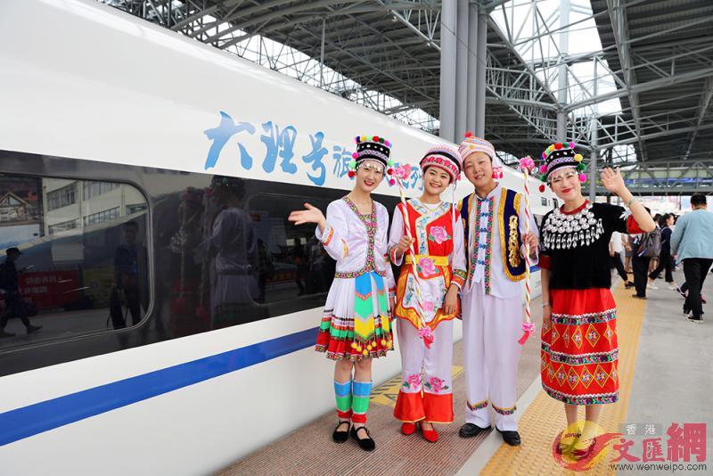 圖G昆楚大鐵路七月一日正式開通運行C