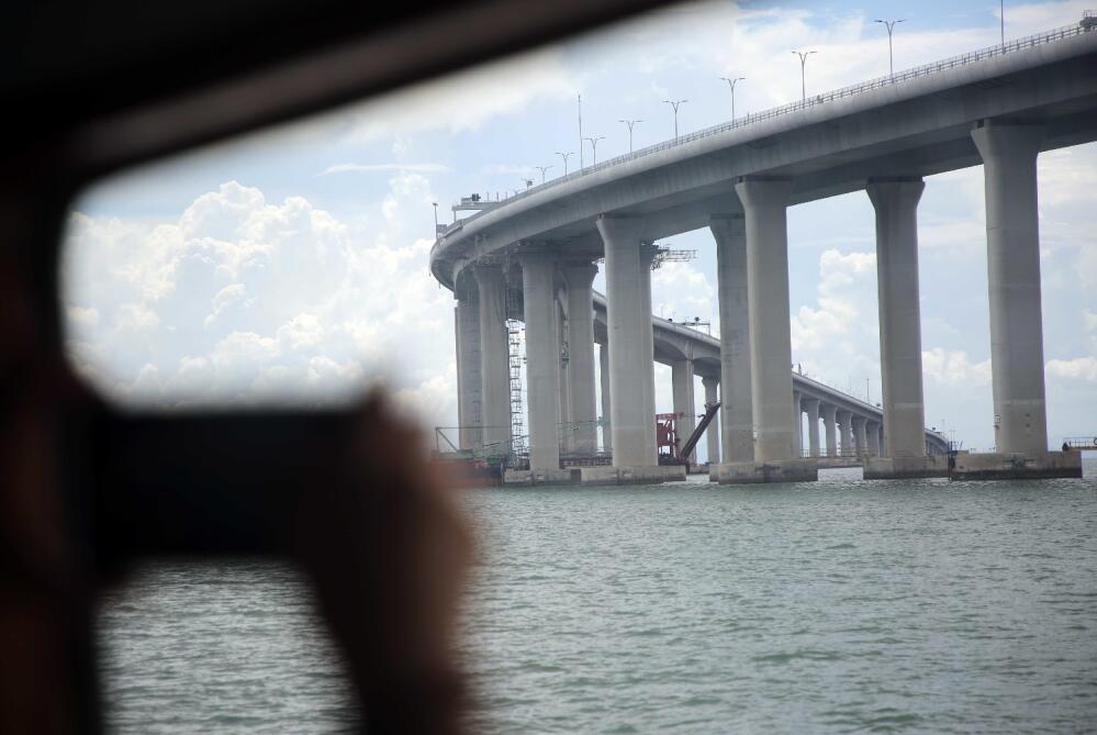 隨著港珠澳大橋建成通車時間越來越近A粵港澳大灣區建設將進入u快車道vC