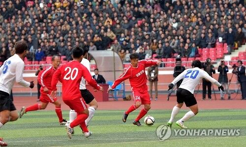 2015年10月A韓朝勞動者足球賽在平壤五一體育場舉行C(圖片來源G韓聯社)