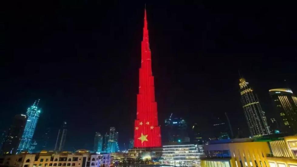 本周二A迪拜的哈利法塔被中國國旗的顏色點亮C(阿聯酋m國民報n網站)