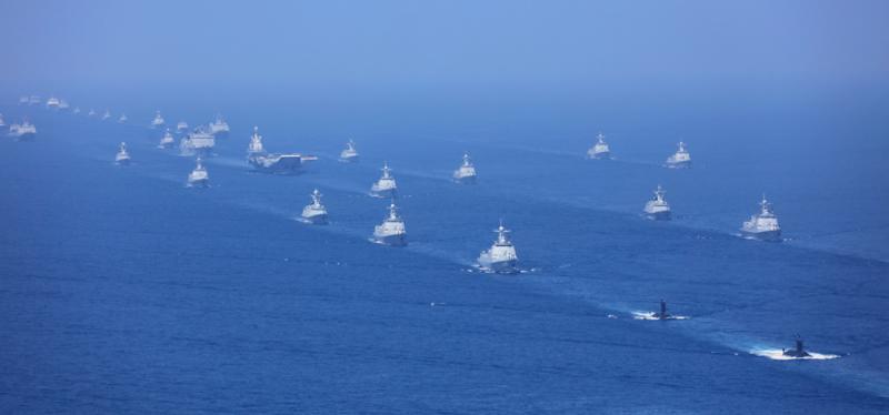 圖G解放軍軍艦和戰機繞台已成常態化C圖為今年4月解放軍在南海舉行海上閱兵 資料圖片