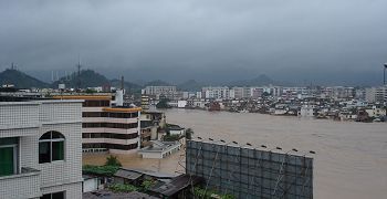 2007年颱風桑美為中國福建B浙江B江西和湖南四省帶來沉重災難A經濟損失高達49.7億元C 