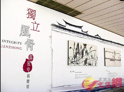 香港藝術館2010年舉辦u獨立風骨X吳冠中捐贈展vA一共展出52幅吳冠中的畫作C]文匯報資料圖^