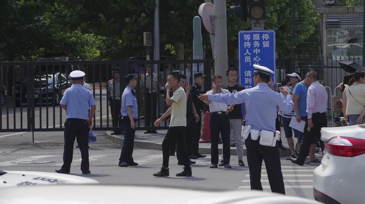 警方維持現場秩序]中新社^