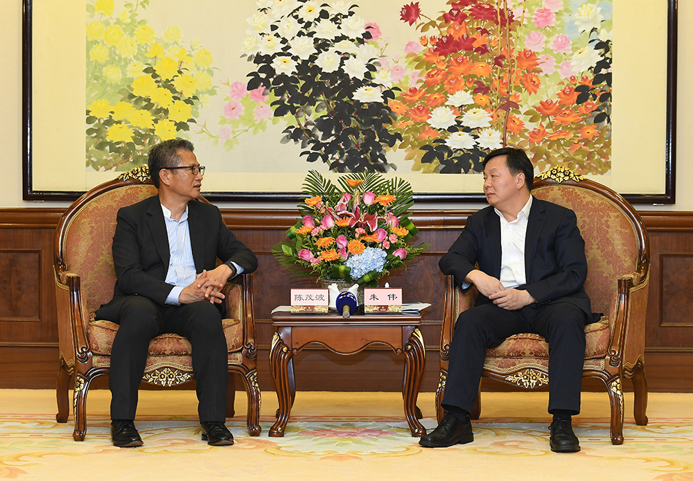 陳茂波(左)與佛山市市長朱偉會面