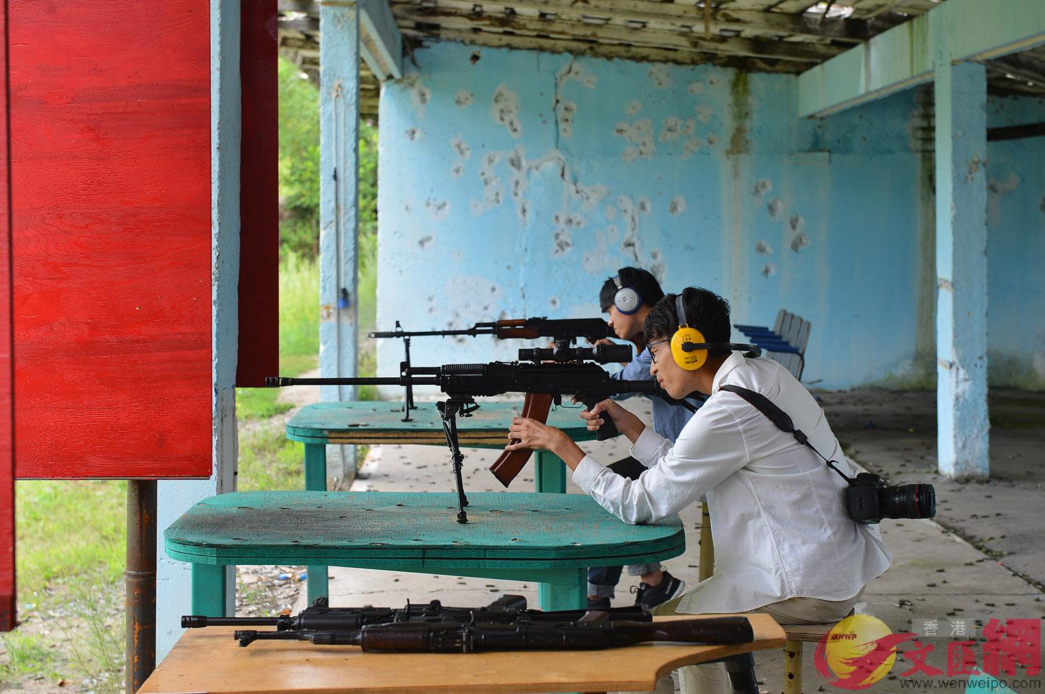 真槍實彈體驗射擊樂趣C記者于海江攝 