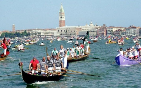 水都威尼斯每年都吸引大批遊客C(美聯社資料圖)