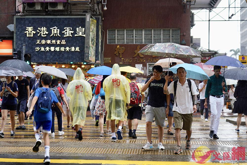 今明兩日香港間中有狂風驟雨及幾陣雷暴