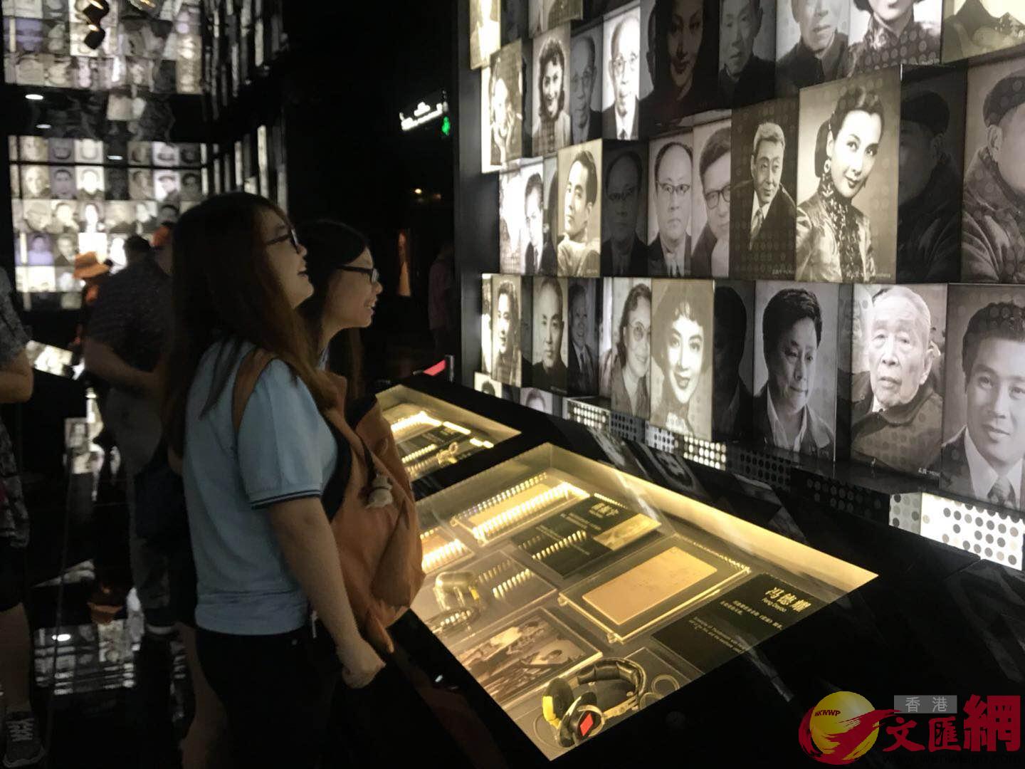 港生參觀上海電影博物館。