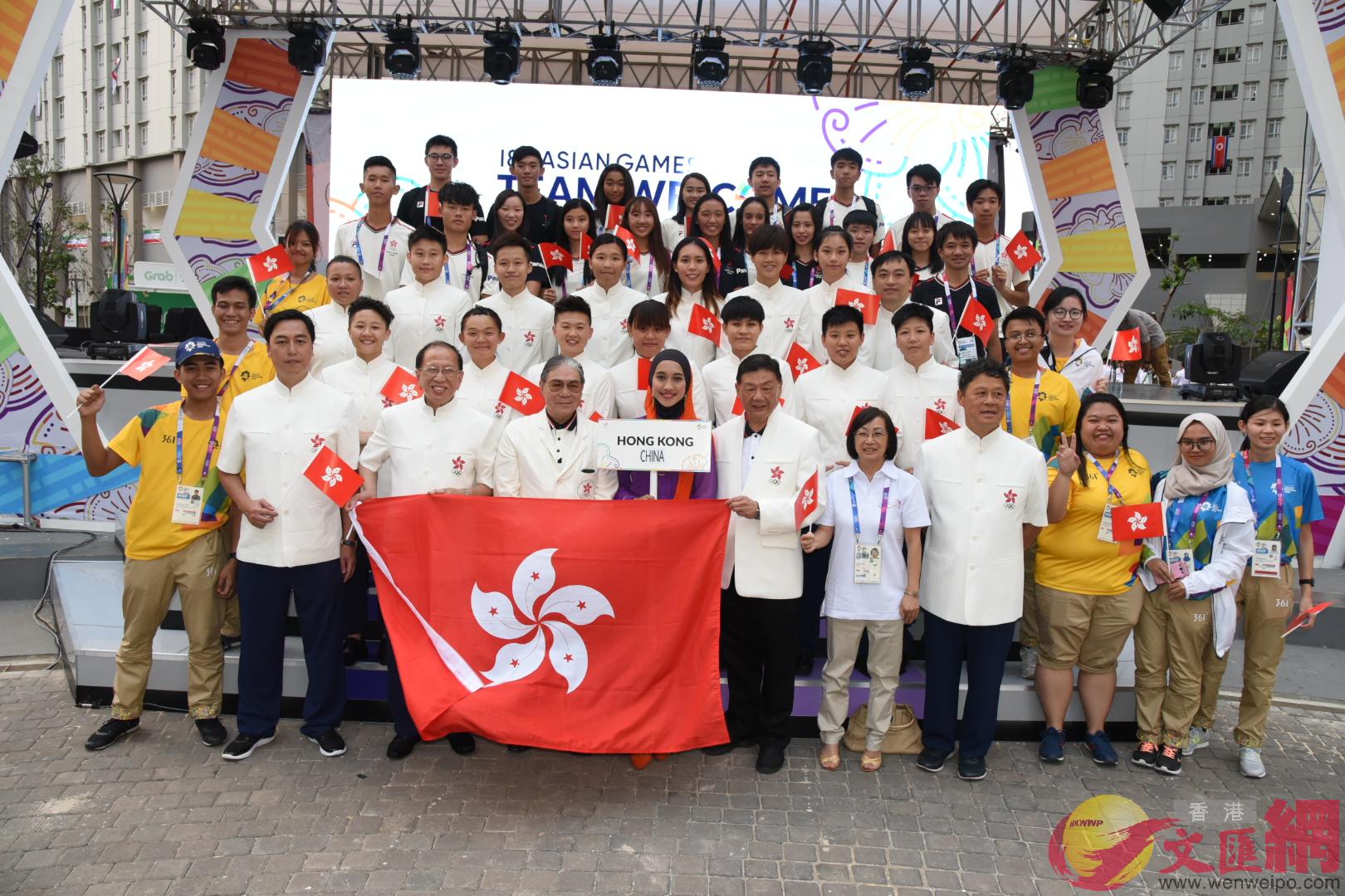 中國香港代表團參加升旗儀式