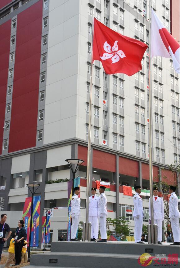 中國香港代表團參加升旗儀式