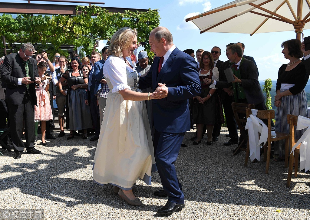 當地時間2018年8月18日A普京作為嘉賓出席奧地利女外長卡琳⋅克奈斯爾的婚禮C視覺中國