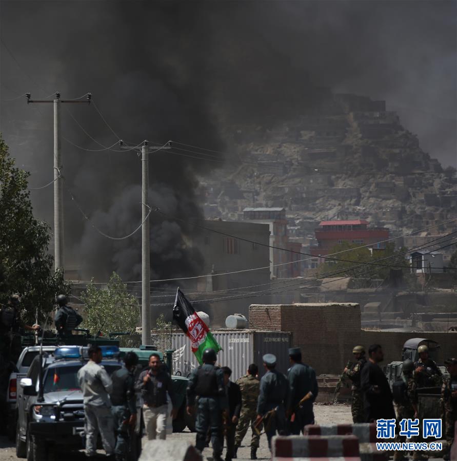 8月21日A在阿富汗首都喀布爾A遭襲地區冒出濃煙C新華社