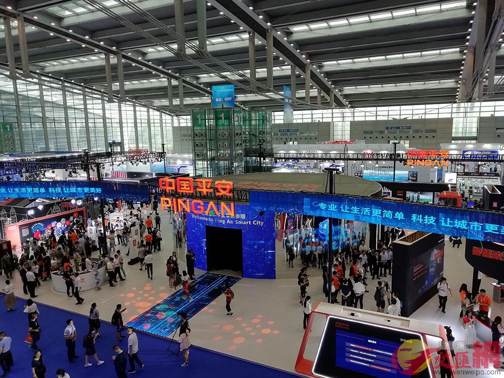 智慧城市博覽會吸引了華為B平安和中國電信等巨頭參加C香港文匯網記者 李昌鴻 攝