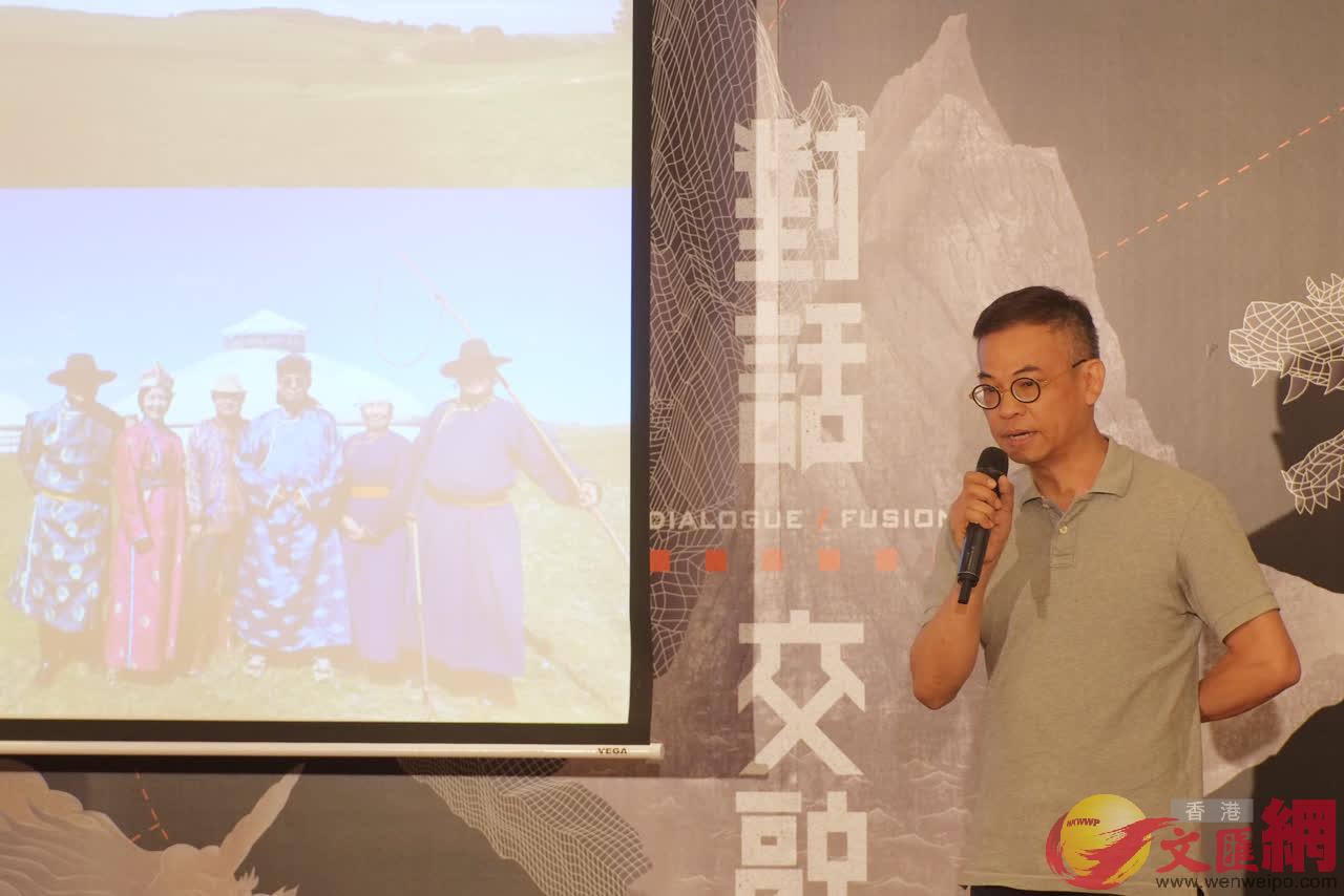 香港漫畫家李志清介紹自己到訪內蒙古創作水墨畫的心路歷程