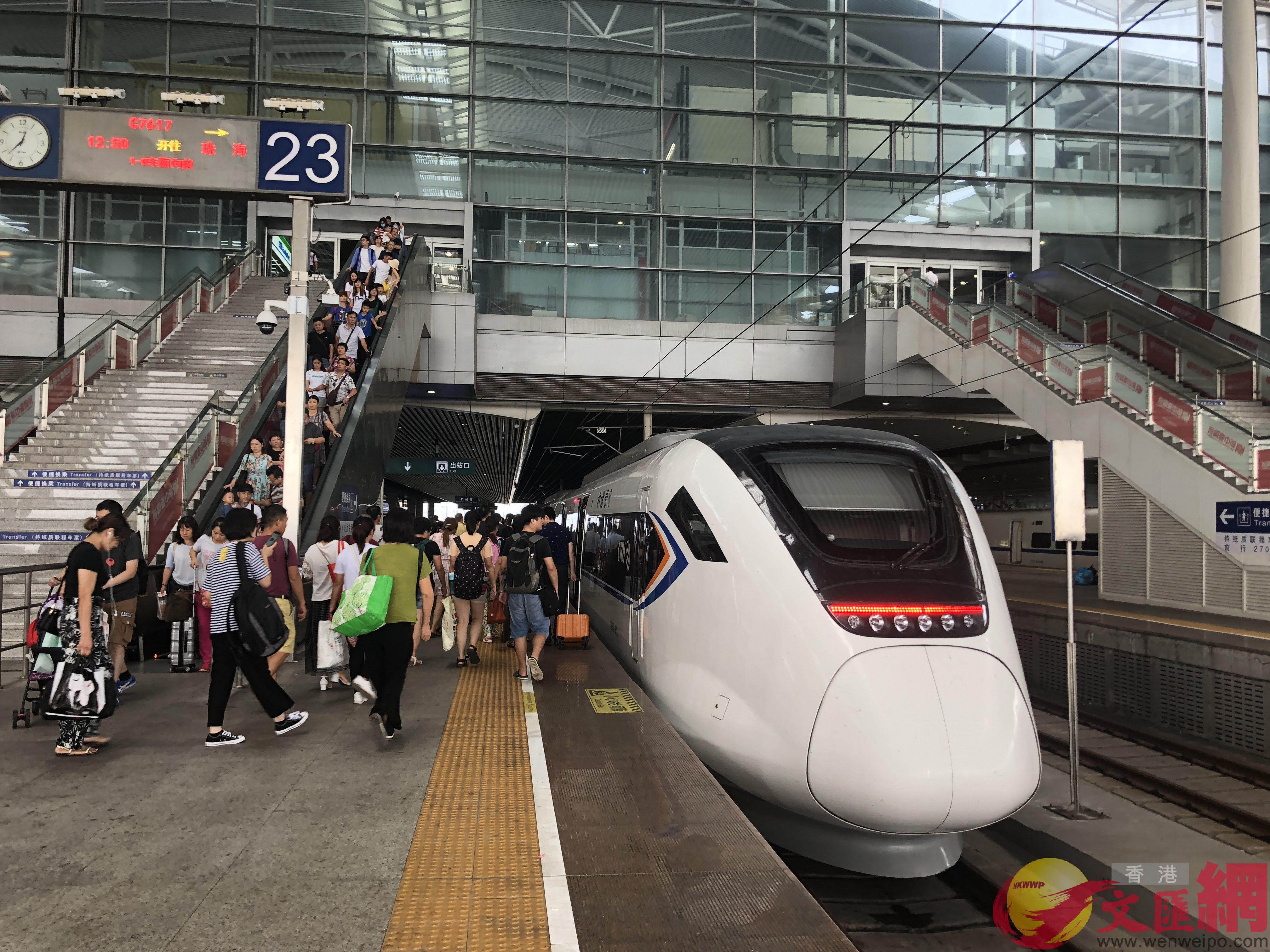 作為與香港高鐵段連接的重要樞紐A廣州南站已有5條高鐵線路可直達泛珠三角九省C(方俊明 攝)