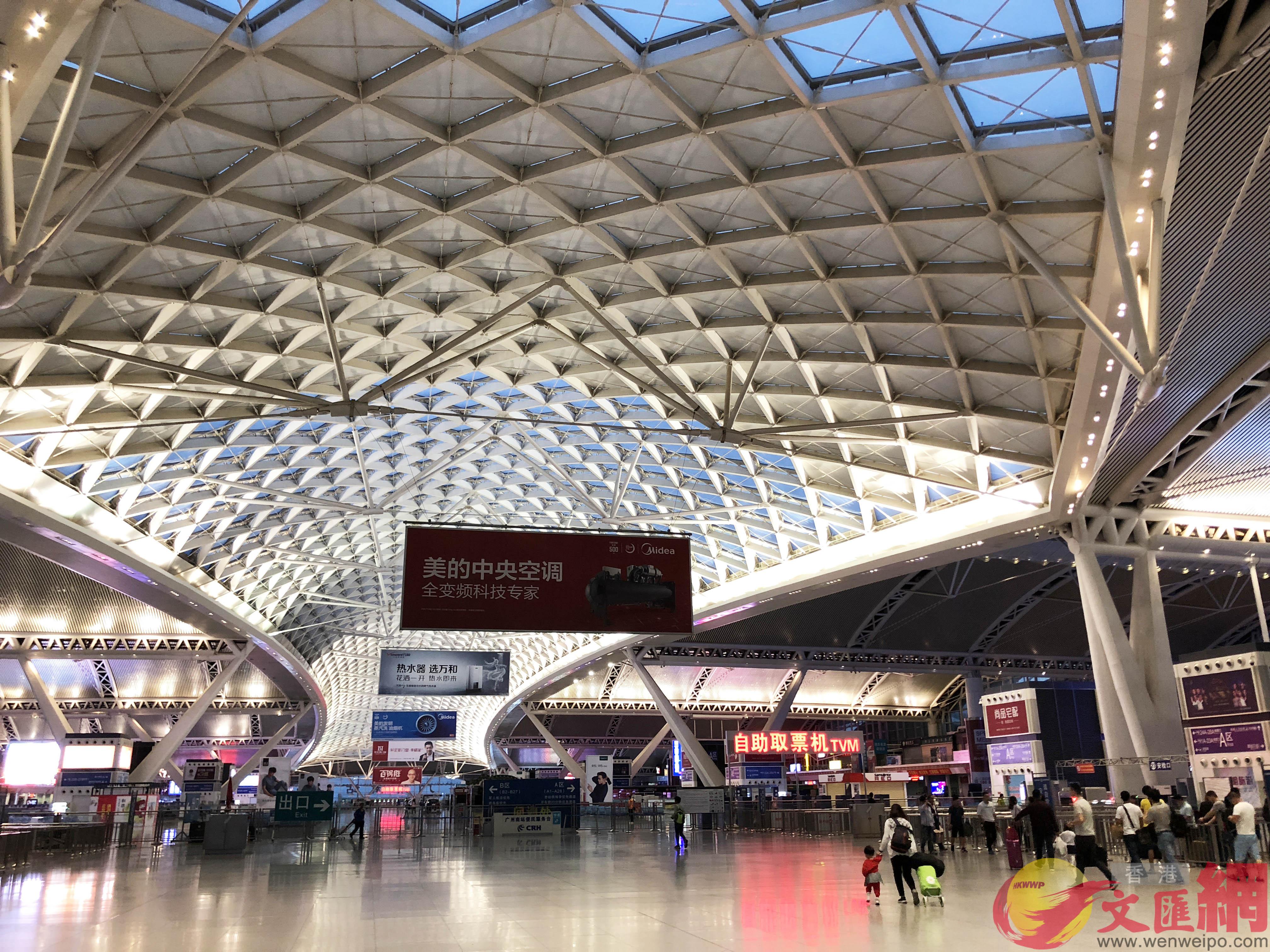 隨着廣深港高鐵將於9月23日全線開通A廣州南站到香港僅需48分鐘C(方俊明 攝)