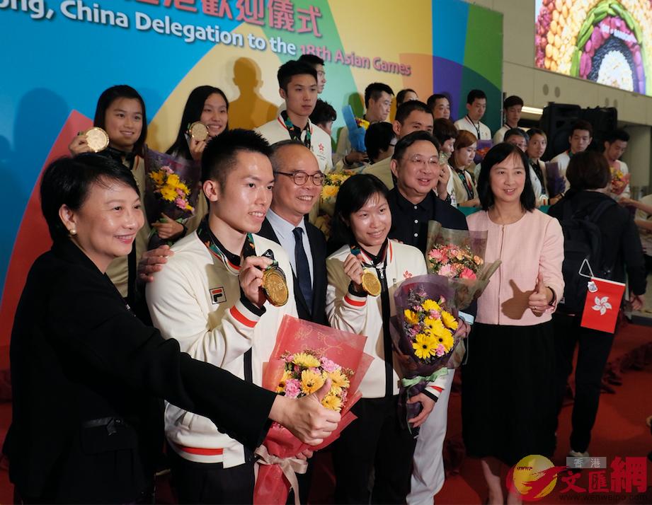 中國香港代表團在機場舉行歡迎儀式 