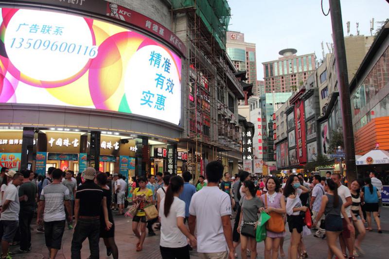 圖G東門步行街是深圳市的著名步行街A它是深圳形成時間最早B最成熟和最具規模的商業旺區\網絡圖片