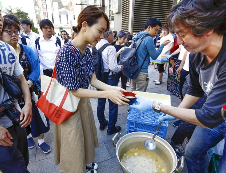 札幌市避難人士獲取有限的食物供應(美聯社)