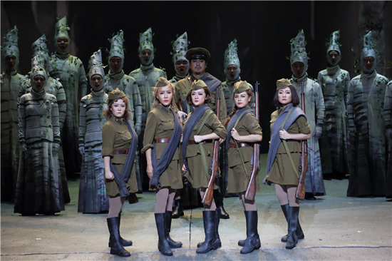 9月11日A中國國家大劇院的歌劇m這裡的黎明靜悄悄n在俄羅斯聖彼得堡馬林斯基劇院演出C