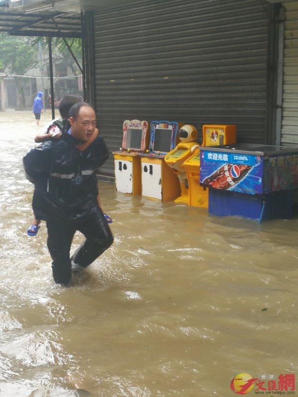 海鲜街金色海岸码头发生的海水倒灌C