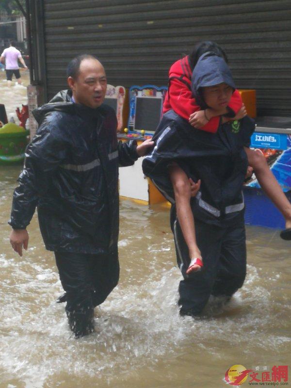 海鲜街金色海岸码头发生的海水倒灌C