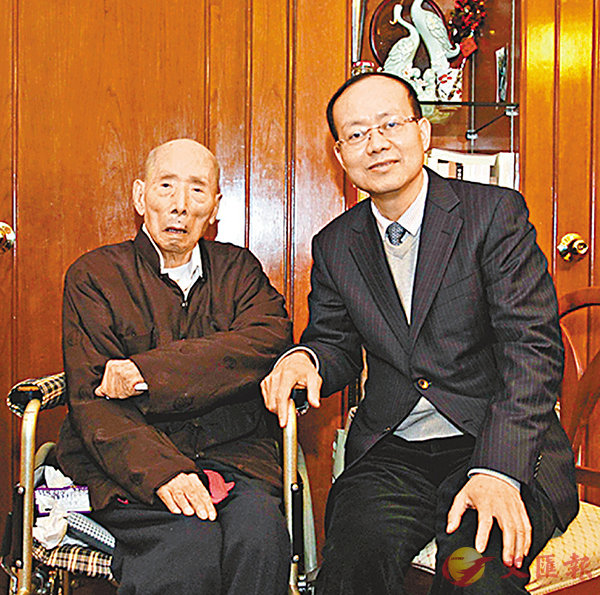 2月9日A筆者登門探訪102歲高齡的陳復禮先生A送上新春的祝福C