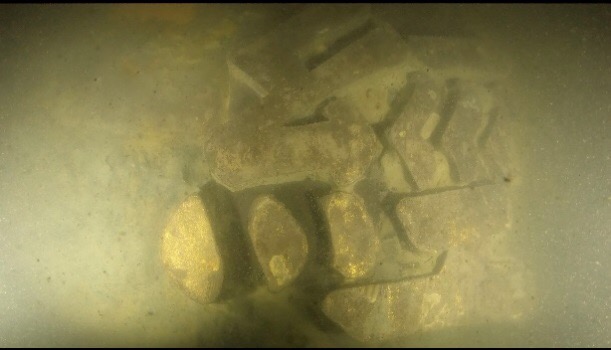 懸掛於艦體舷側的u經vu遠v二字C國家文物局水下文化遺產保護中心供圖