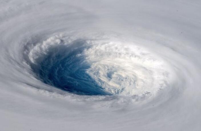 從外太空拍攝潭美颱風C