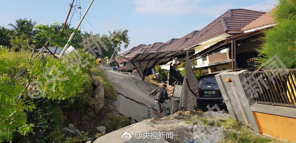 印尼7.7級地震已致48人死亡 356人受傷]央視新聞^