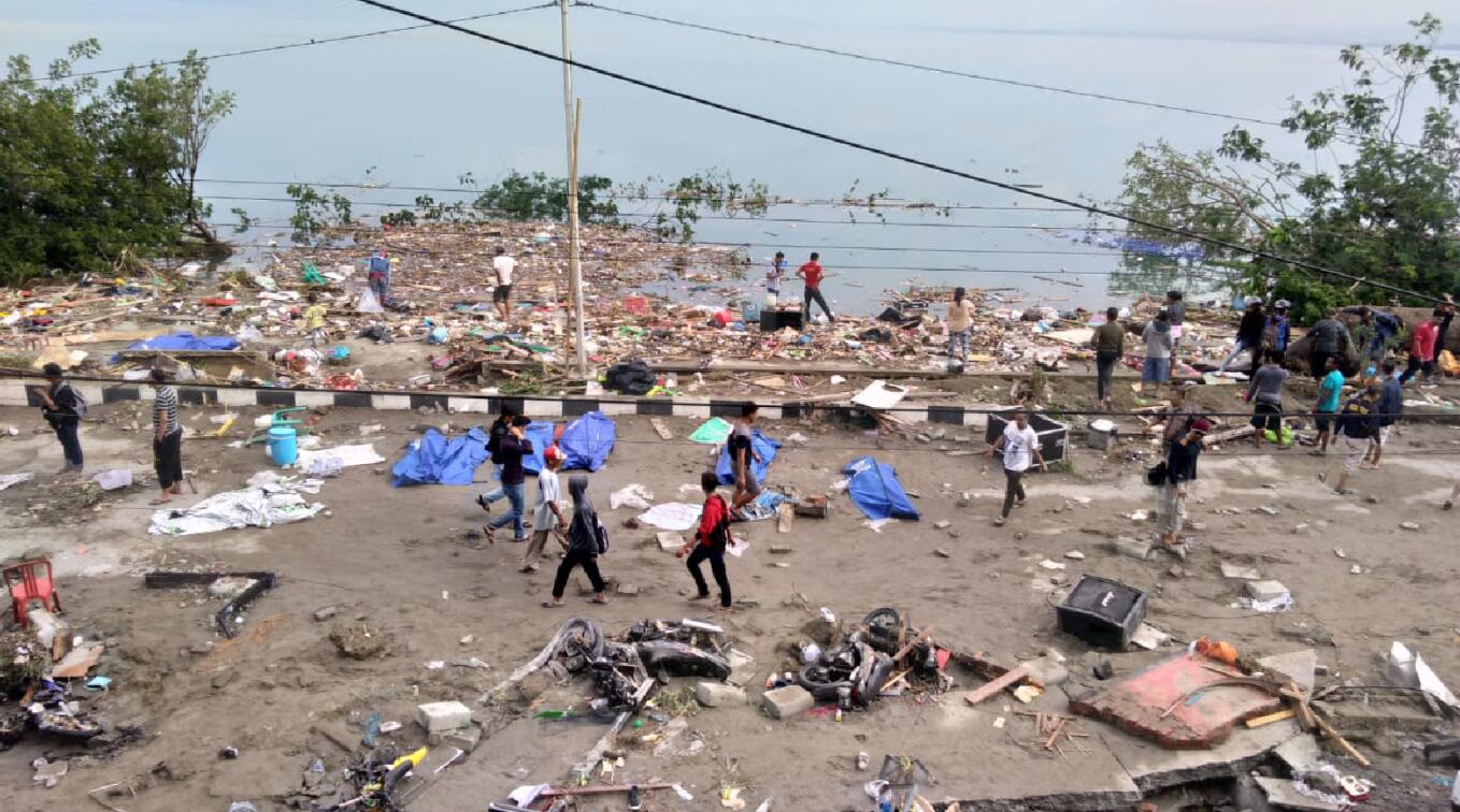印尼強震及海嘯目前已造成384人死亡(法新社)