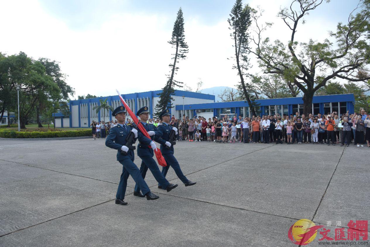 駐港部隊於石崗軍營舉行國慶節升旗儀式