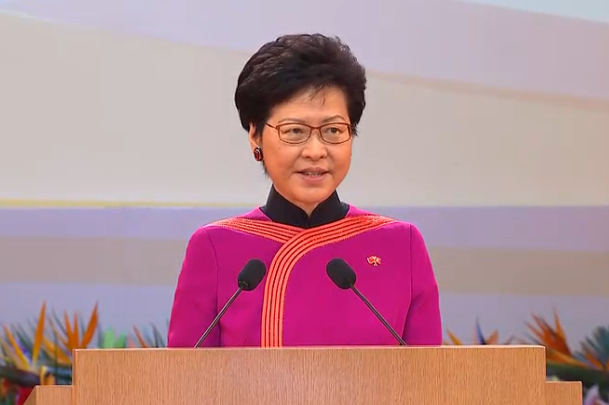 林鄭在出席中華人民共和國成立69周年國慶酒會時表示A香港將抓緊機遇進一步融入國家發展大局C